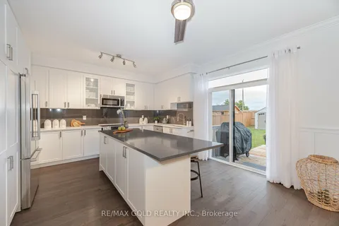 15 Autumn Dr, Wasaga Beach, ON L9Z 0K7