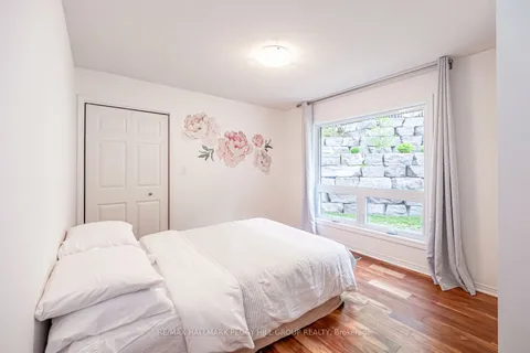 22 Pine Ridge Tr, Oro-Medonte, ON L4M 4Y8