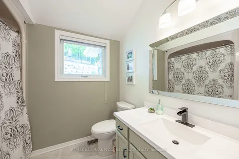 22 Pine Ridge Tr, Oro-Medonte, ON L4M 4Y8