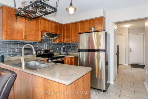 7 Hemlock Crt, Barrie, ON L4N 9N5