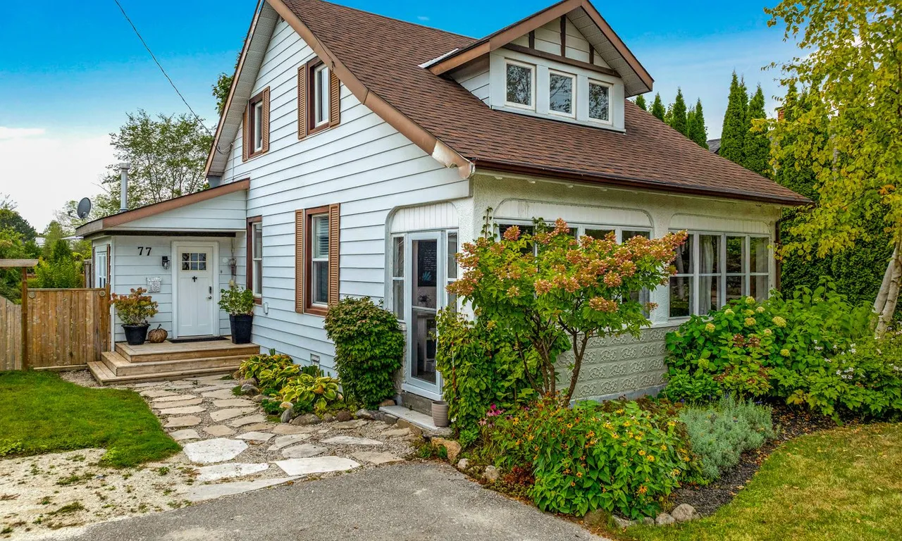 77 Niagara St, Collingwood, ON L9Y 3X4