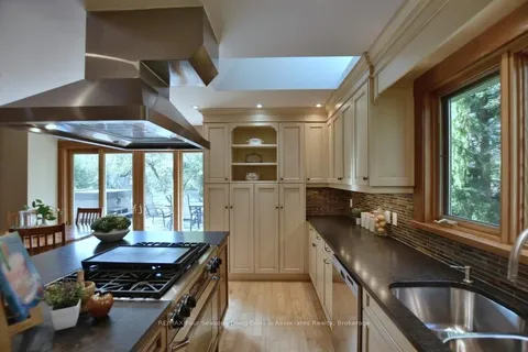 21 Forest Dr, Collingwood, ON L9Y 4W5