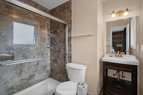 103 Letitia St, Barrie, ON L4N 1P4