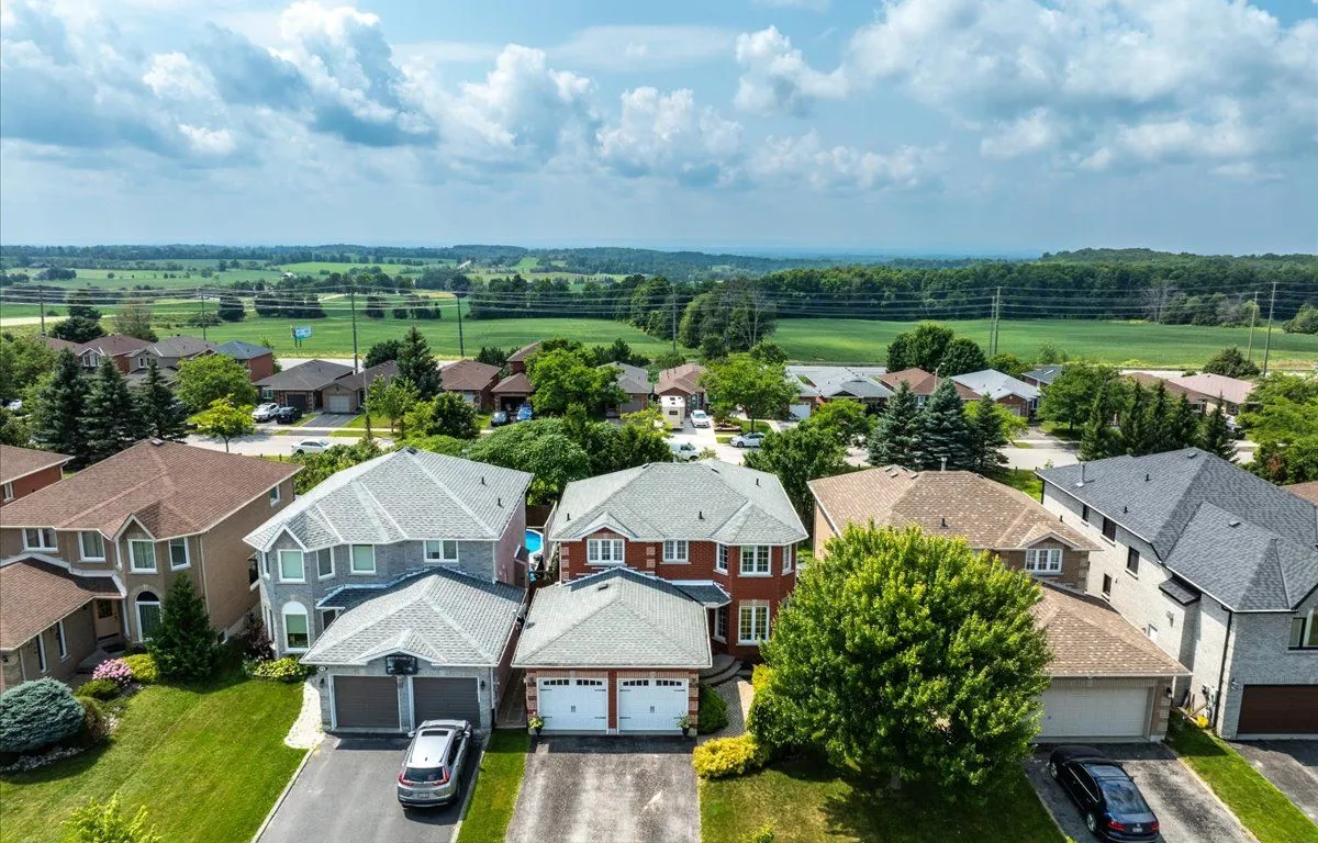 28 Black Willow Dr, Barrie, ON L4N 9M1