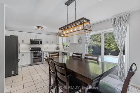 16 PRINCE EDWARD Pl, Barrie, ON L4M 7J5