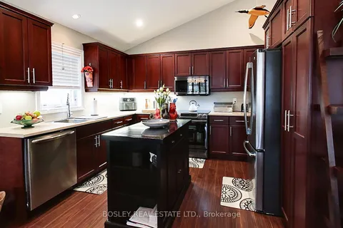 80 Hughes St, Collingwood, ON L9Y 0W7