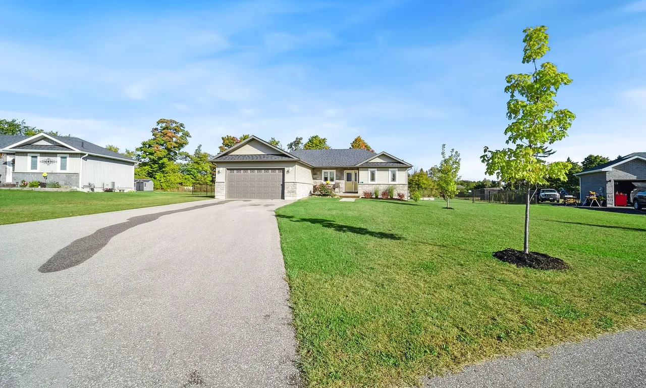 35 Grace Cres, Oro-Medonte, ON L3V 8N6