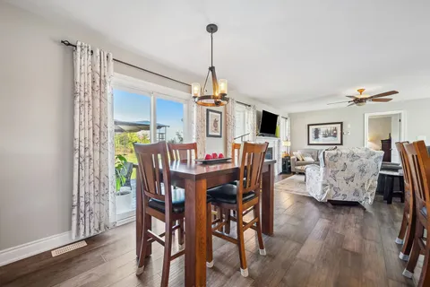 35 Grace Cres, Oro-Medonte, ON L3V 8N6