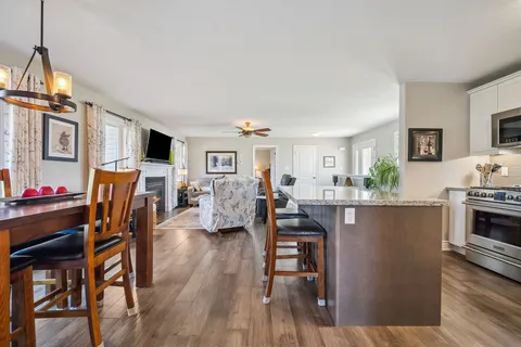 35 Grace Cres, Oro-Medonte, ON L3V 8N6