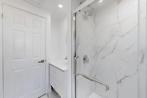 56 68th St, Wasaga Beach, ON L9Z 1T8