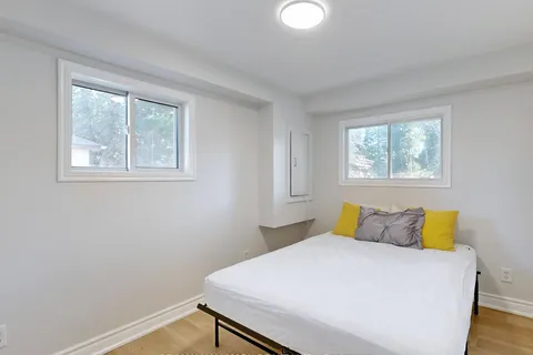 56 68th St, Wasaga Beach, ON L9Z 1T8