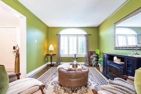 136 Griffin St, Midland, ON L4R 5A8