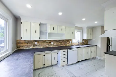 49 Corbett Dr, Barrie, ON L4M 5V6