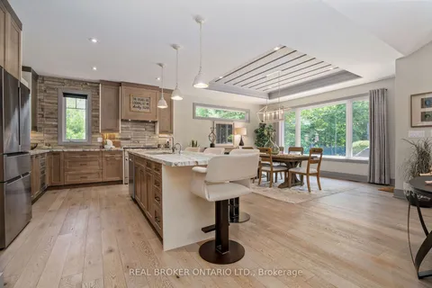 5 Glenna Tr, Springwater, ON L9X 2A3