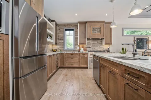 5 Glenna Tr, Springwater, ON L9X 2A3