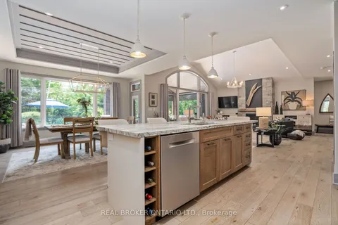 5 Glenna Tr, Springwater, ON L9X 2A3