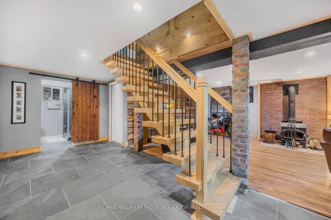 3 Maplecrest Crt, Oro-Medonte, ON L4M 4Y8