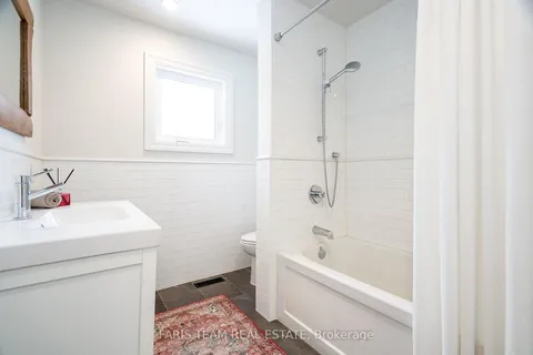 15 Parklane Crt, Tiny, ON L9M 0J1