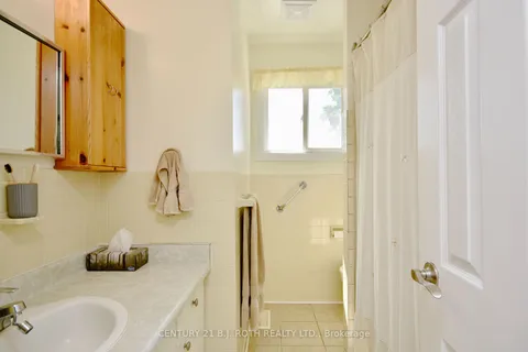 51 Glenwood Dr, Barrie, ON L4N 1R3