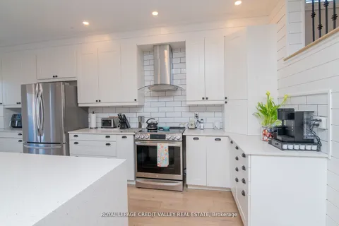 34 Esther Dr, Barrie, ON L4N 0X8