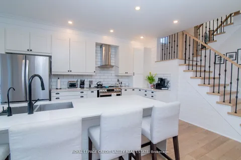 34 Esther Dr, Barrie, ON L4N 0X8