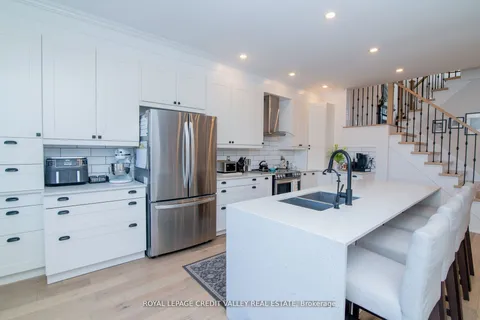 34 Esther Dr, Barrie, ON L4N 0X8