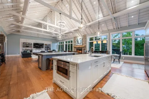 4 Buckingham Blvd, Collingwood, ON L9Y 3Y9