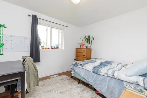 51 Raglan St, Collingwood, ON L9Y 4Y6