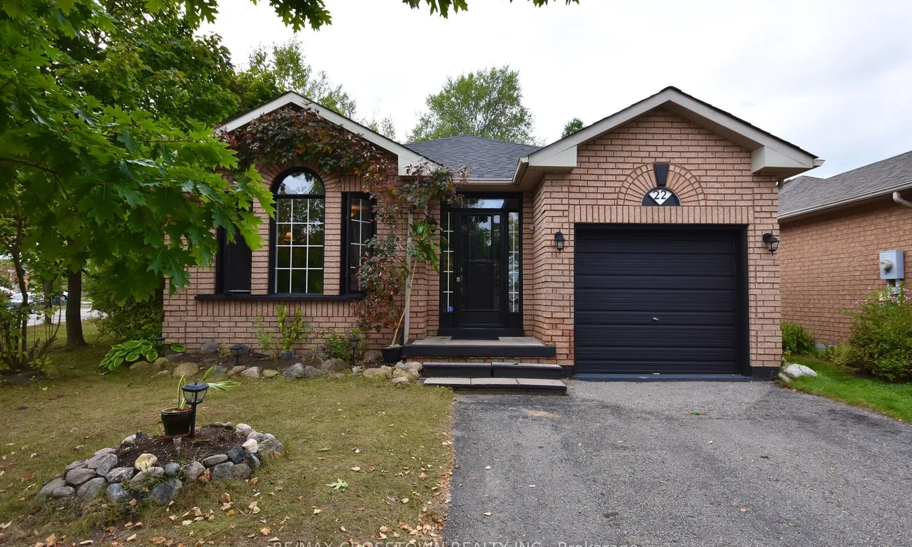 22 Nicholson Dr, Barrie, ON L4N 8L7