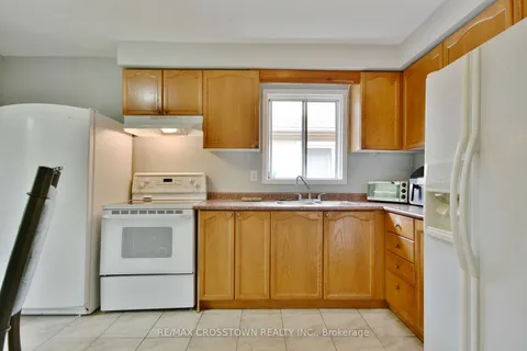 22 Nicholson Dr, Barrie, ON L4N 8L7