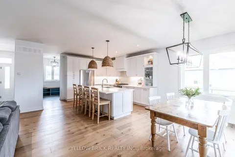 14 Demont Dr, Oro-Medonte, ON L3V 8N8