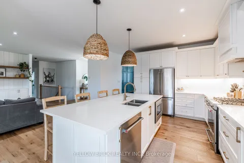 14 Demont Dr, Oro-Medonte, ON L3V 8N8