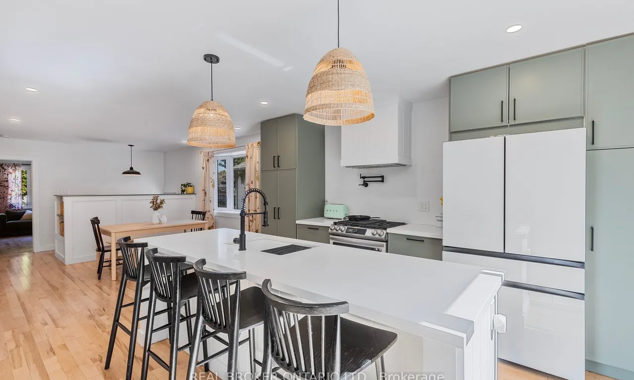 101 Queen St, Barrie, ON L4M 1Z4