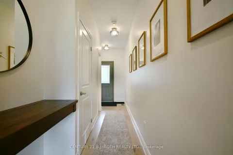 9 Deneb St, Barrie, ON L4M 0K6