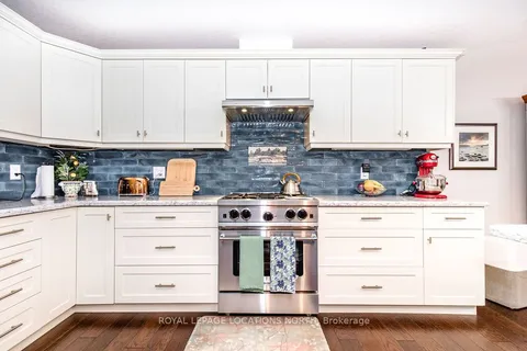 130 New York Ave, Wasaga Beach, ON L9Z 3A8