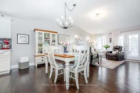 130 New York Ave, Wasaga Beach, ON L9Z 3A8