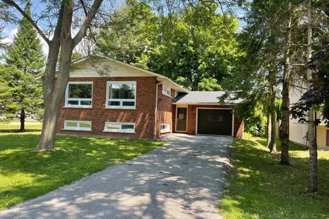 66 Second St, Orillia, ON L3V 4B4