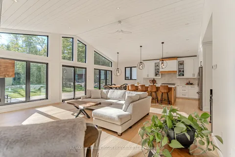 1722 Champlain Rd, Tiny, ON L9M 0C1