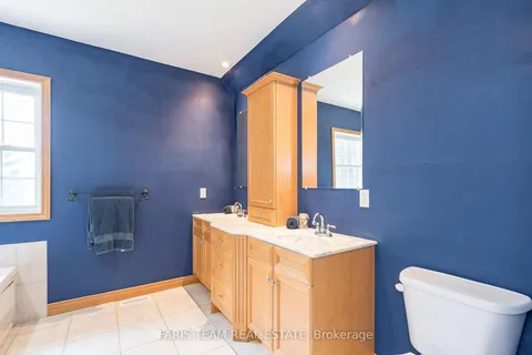 2140 Old Second Rd, Springwater, ON L4M 4Y8