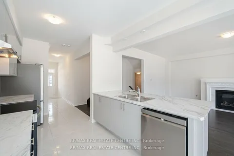 28 Rochester Dr, Barrie, ON L9S 2Z8