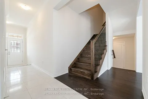 28 Rochester Dr, Barrie, ON L9S 2Z8