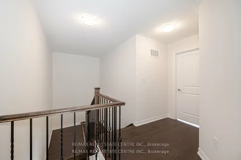 28 Rochester Dr, Barrie, ON L9S 2Z8
