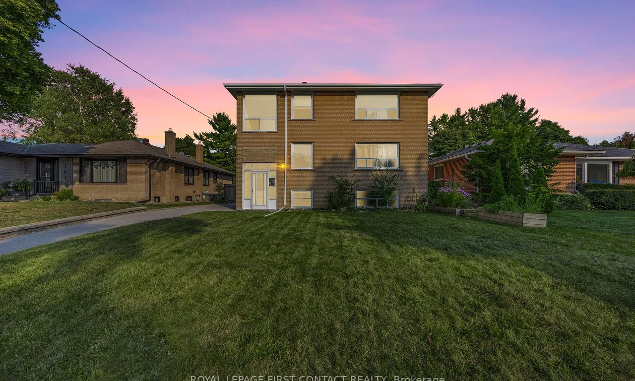 137 Vancouver St, Barrie, ON L4M 4M5