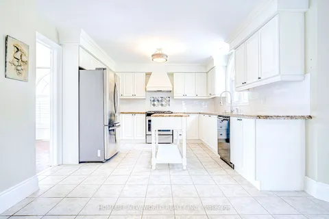 10 Rebecca Crt, Barrie, ON L4N 0V5