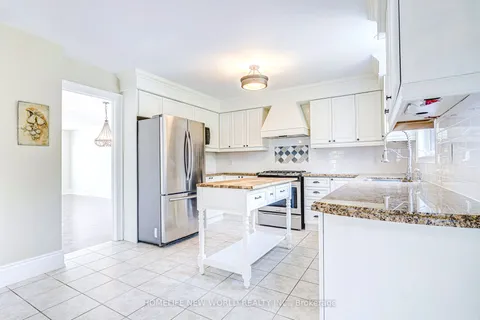 10 Rebecca Crt, Barrie, ON L4N 0V5