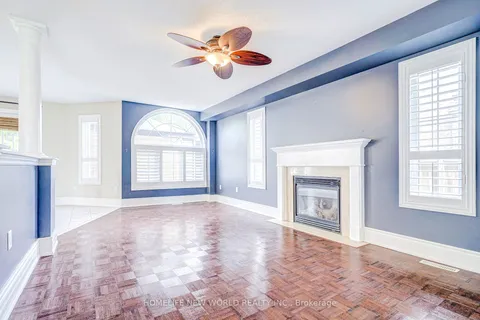 10 Rebecca Crt, Barrie, ON L4N 0V5