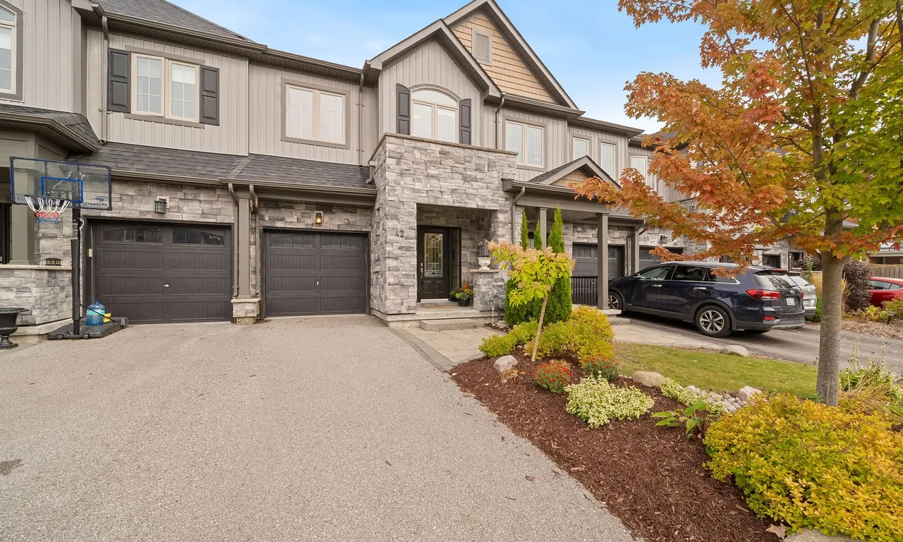 42 Penetang St, Orillia, ON L3V 3N6