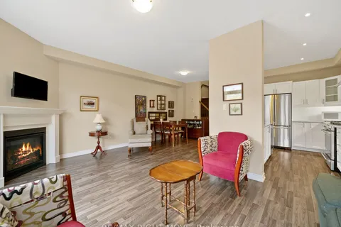 42 Penetang St, Orillia, ON L3V 3N6