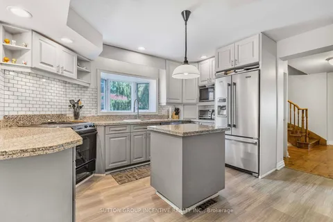 149 Blake St, Barrie, ON L4M 1K4