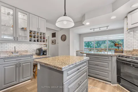 149 Blake St, Barrie, ON L4M 1K4